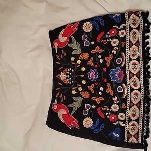 Gorgeous embroidered mini skirt, umgee, size medium